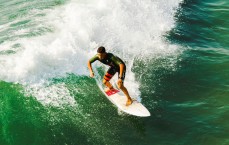 足球彩票：奇才队主场告捷击败步行者，巴格利双十数据引领胜利浪潮