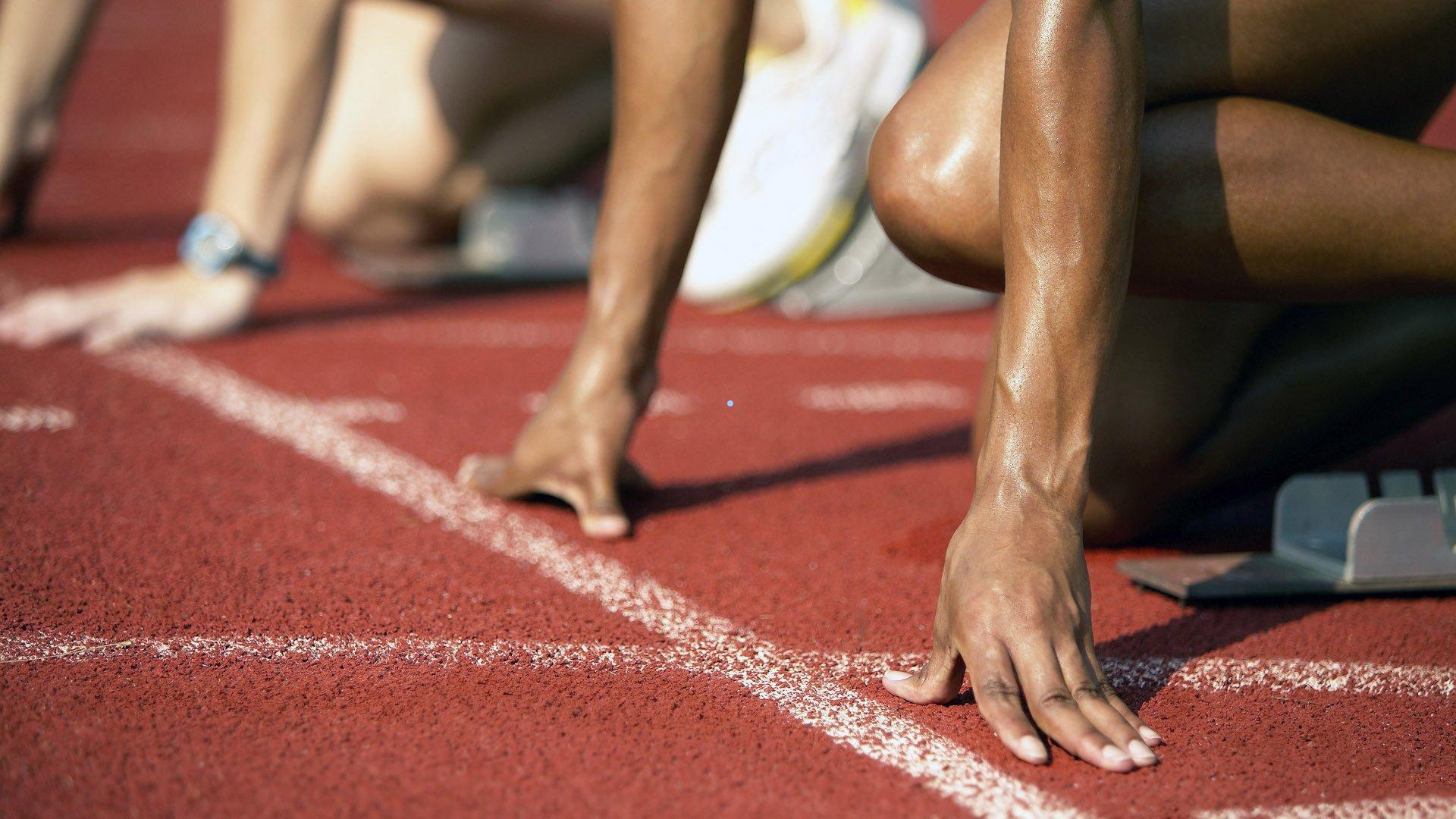 探花命运的三岔路口,五年间三人三种轨迹,两人筑基石一人陷迷雾